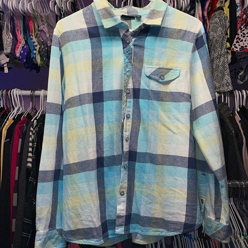 Trio size Large song sleeve button up casual dress shirt